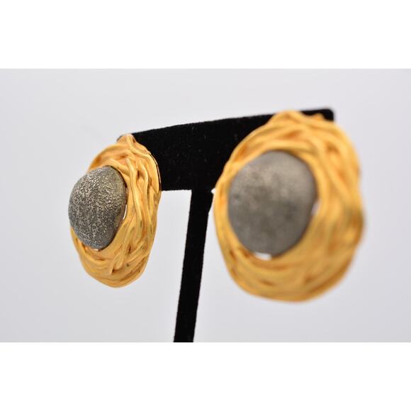 Vintage Clip On Earrings Brushed Gold Matte Brutalist Chunky Heavy 1980s BinAK - Picture 3 of 12